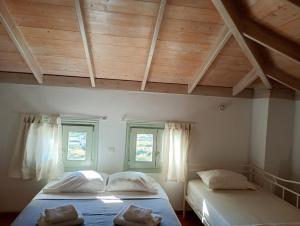 Postel nebo postele na pokoji v ubytování Liopi Village Andros