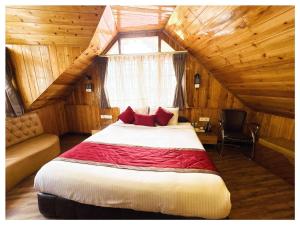 Zambala Retreat & Spa Darjeeling客房内的一张或多张床位