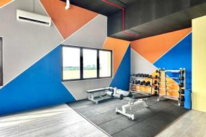 Fitness centrum a/nebo fitness zařízení v ubytování KLIA Designer Family Suite With Netflix