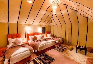 Merzouga Glossy Campにあるベッド +27枚の写真