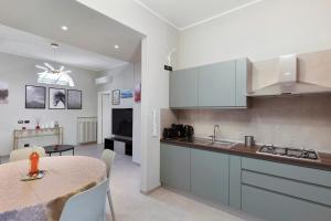 Η κουζίνα ή μικρή κουζίνα στο casa margherita 600 metri dal mare