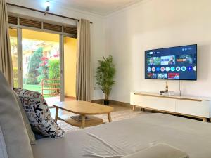 TV i/ili multimedijalni sistem u objektu WanderHome 3BDR House