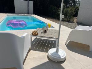 Bazén v ubytování Villa L et Villa J nebo v jeho okolí