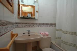 Koupelna v ubytování Apartamentos Turísticos Rural Los Tinaos