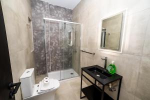 Phòng tắm tại Corner Park View Deluxe Studio - by HostMT +24 ảnh