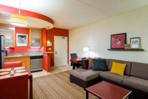a living room with a couch and a kitchen at Residence Inn by Marriott Philadelphia Langhorne in Langhorne