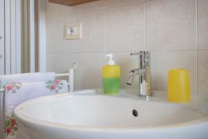 Koupelna v ubytování Le Piane + 13 fotografií