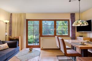 a living room with a table and a blue couch at Waldhuesli Feldberg Gartengeschoss in Feldberg