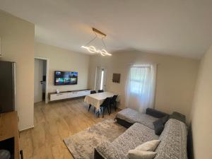 a living room with a couch and a table at Garden beach house in Hamallë