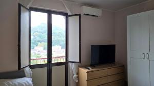 Μια τηλεόραση ή/και κέντρο ψυχαγωγίας στο My Room Cosenza