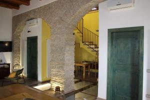 a hallway with a green door and a dining room at Antico Palmento in Campagna +12 photos