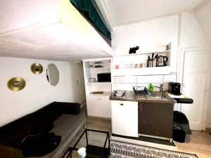 a small kitchen with a couch in a room at Stay in Montmartre in Paris
