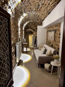 a living room with a couch and a stone wall at Mesta Diamond in Mesta