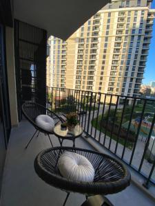 Μπαλκόνι ή βεράντα στο Waterfront Retreat with Garage and Balcony