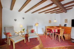 a living room with a table and chairs at Haus am Alpenblick Rothaus in Grafenhausen