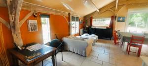 Χώρος καθιστικού στο Ballade a la lune chalet 2 pers jardin