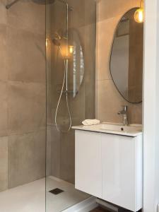 Ένα μπάνιο στο Studio Mezzanine Cozy - 4 pers - Gare & Centre