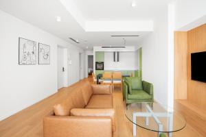 Μια τηλεόραση ή/και κέντρο ψυχαγωγίας στο AURA Tbilisi Living by DNT Group