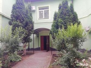 a house with a brick walkway leading to a door at Панський Двір in Neslukhov