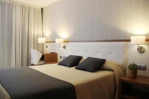 Postel nebo postele na pokoji v ubytování Hotel Teruel