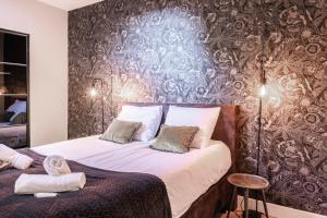 Кровать или кровати в номере Stylish City Center Villa Tilburg +27 фотографий