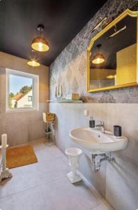 Koupelna v ubytování Luxury Rooftop Long-Term Apartment