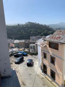 two cars parked in a parking lot next to a building at Casa La Peña in Luarca