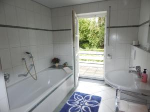 Koupelna v ubytování Hotel & Gasthof Hubertushöhe - Ihr Hotel für Urlaub mit Hund + 37 fotografií