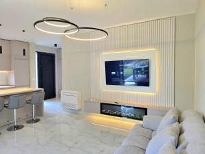 Un televizor și/sau centru de divertisment la Villa Gardenia 2