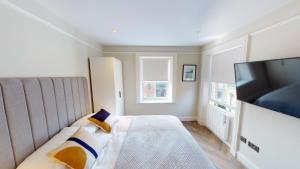 En eller flere senge i et værelse på Cathedral Views Heart of City Communal Laundry