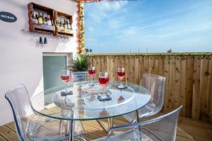 Drinks på Skyfall - 2 Bedroom Apartment - Milford Haven