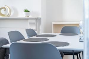 Møde- og/eller konferencelokalet på Skyfall - 2 Bedroom Apartment - Milford Haven