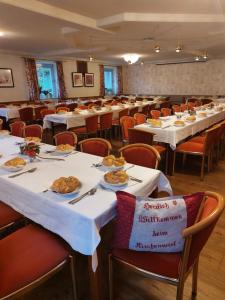 Restaurace v ubytování Kirchenwirt in Kematen an der Krems