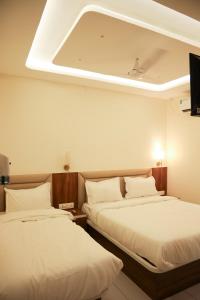 Ένα ή περισσότερα κρεβάτια σε δωμάτιο στο Hotel Royal Anandraj
