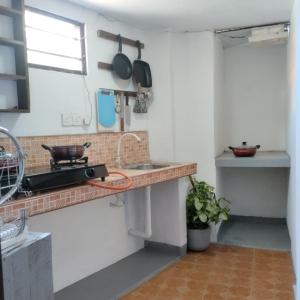 Кухня или мини-кухня в 3 bed rooms Apartment Ahangama

