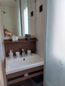 Imagen de la galería de Mobil home Privilège 2, en Vaux-sur-Mer 9 fotos más