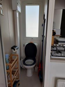 Ένα μπάνιο στο Mobil home Privilège 2 +9 φωτογραφίες