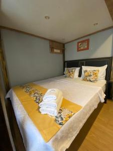 a bedroom with a bed with towels on it at Dünya Otel Adana in Seyhan +15 photos