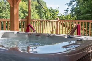 Fotografie z fotogalerie ubytování Les Cabanes des Blots v destinaci La Bussière