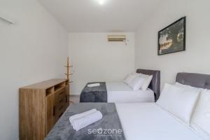 Ένα ή περισσότερα κρεβάτια σε δωμάτιο στο Casa 1Q c/ churrasq. garagem em Penha JCS0004