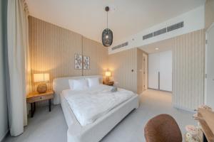 Postel nebo postele na pokoji v ubytování 2BR Aljada Apartment - 3 Washrooms - Sleeps 6 - Boulevard + 52 fotografií