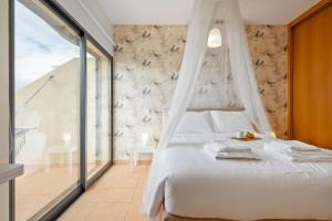 Postel nebo postele na pokoji v ubytování Casa das Pedras Pretas - By WeHost