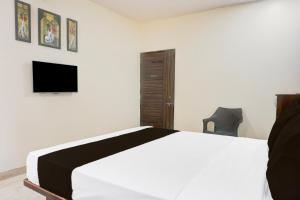 TV/trung tâm giải trí tại Hotel O Saideep Lodging