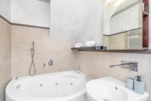 a bathroom with a tub and a toilet and a sink at La Maison de Elena Tuscany in Montepulciano