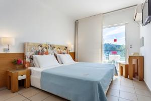 Postel nebo postele na pokoji v ubytování Hotel Akti