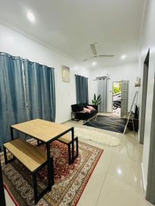 Uma área de estar em Manong Kuala Kangsar Homestay Chegu Wok