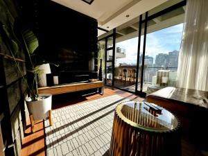 Posezení v ubytování Chic 1 Bedroom City Centre Apartment