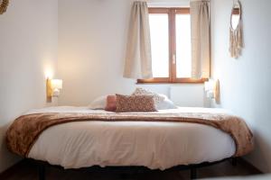 En eller flere senge i et værelse på Le Céleste - Détente & Bohème Proche Centre + 13 billeder