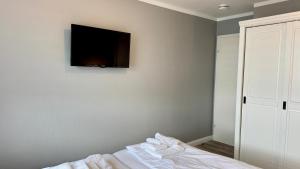 a bedroom with a flat screen tv on the wall at MEERzeit in Westerland (Sylt)