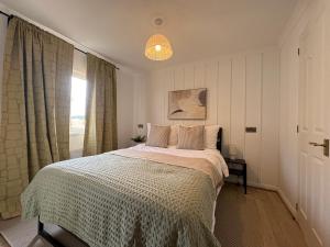 a bedroom with a bed and a window at Serenity Lodge, Riverside with Free Parking in Christchurch